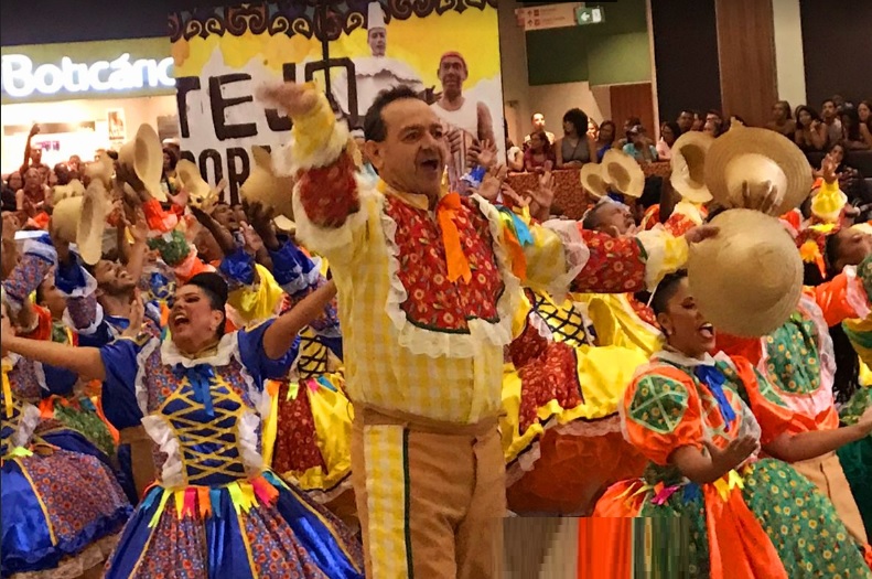 Século XX apresenta espetáculo da transição entre o tradicional e o estilizado nos festejos juninos