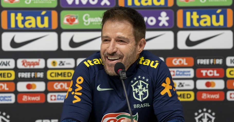 Ramon Menezes espera a Seleção “com o controle das ações”