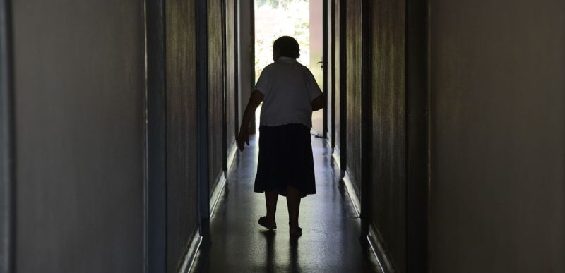 Campanha ‘Junho Violeta’ alerta para o combate à violência contra idosos