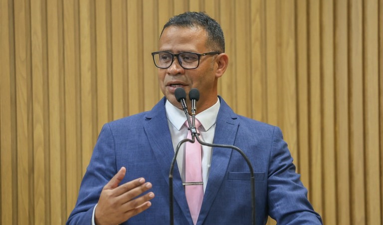 Byron reforça preocupação com superlotação de hospitais e com a imunização dos aracajuanos