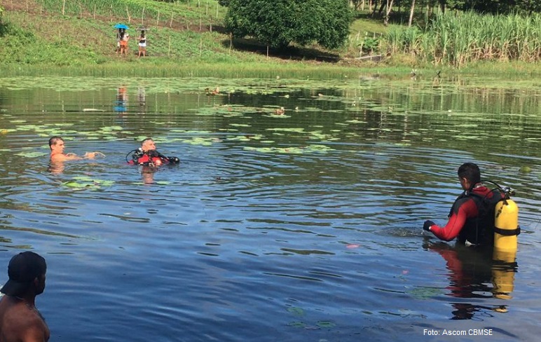 Bombeiros de Sergipe localizam e resgatam corpo de jovem que morreu afogado em lagoa