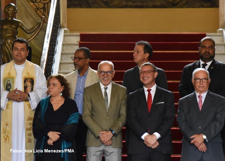 Prefeito de Aracaju participa de celebração pelos 203 anos de emancipação política de Sergipe