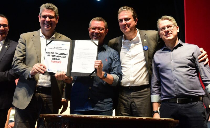 Alessandro Vieira participa de lançamento de obras e programas educacionais em Sergipe