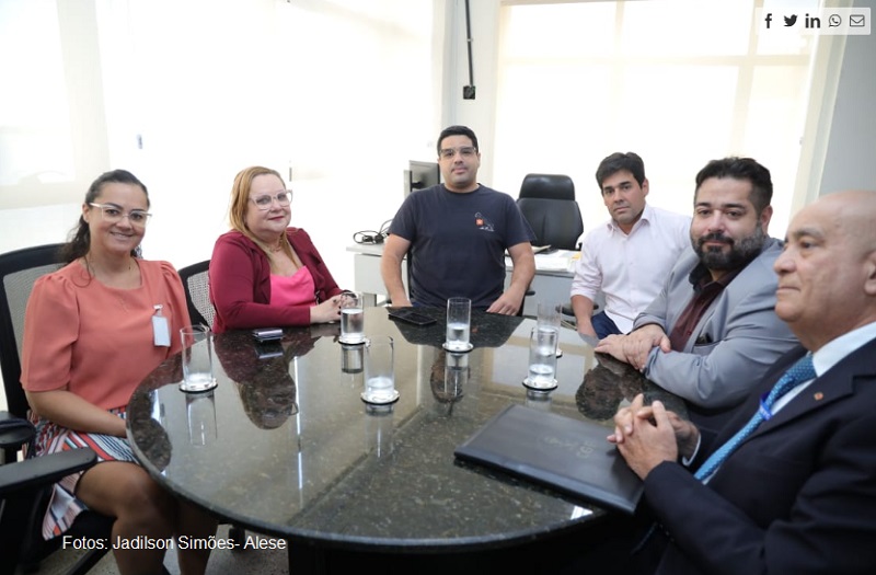 Presidente da ALESE, Jeferson Andrade, recebe visita da secretária da Transparência e Controle do Estado