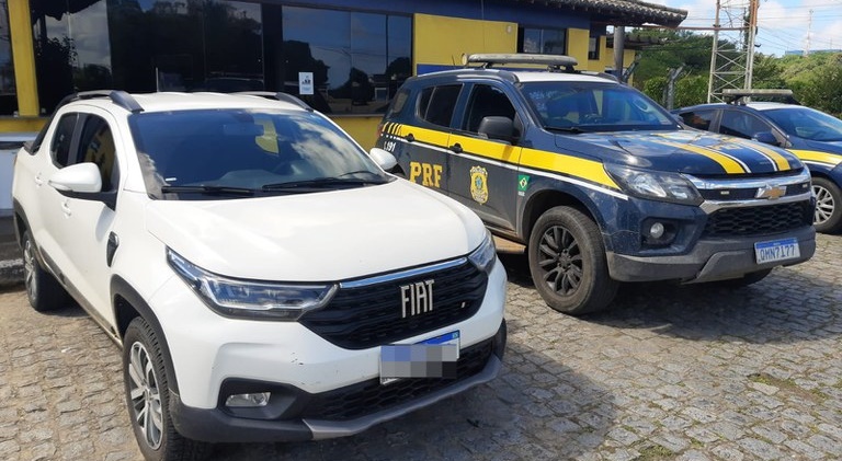 PRF/SE recupera automóvel roubado em Pernambuco