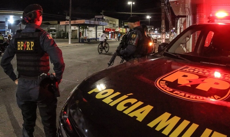 Radiopatrulha prende foragido da justiça durante patrulhamento no Bairro América