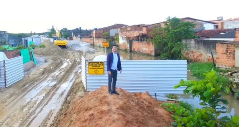 Ricardo Marques alerta sobre aterro do mangue em obra da prefeitura na Zona Norte de Aracaju