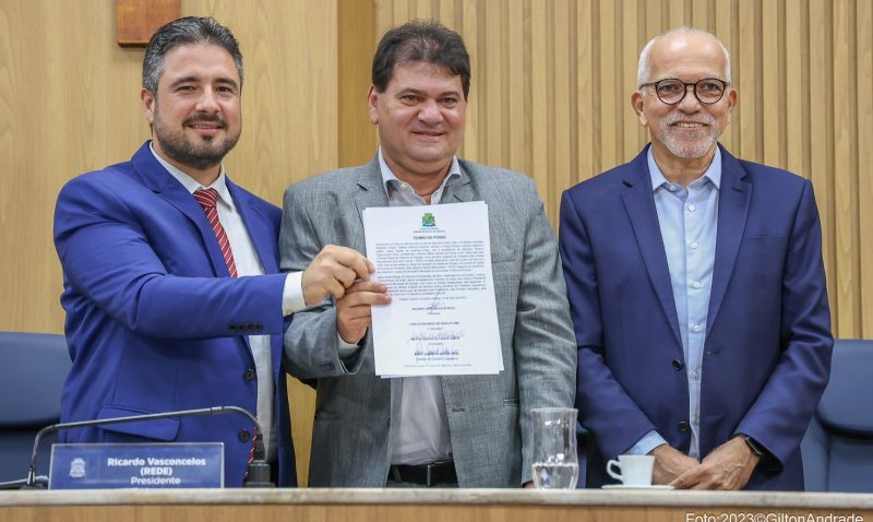 Milton Dantas toma posse na Câmara de Aracaju