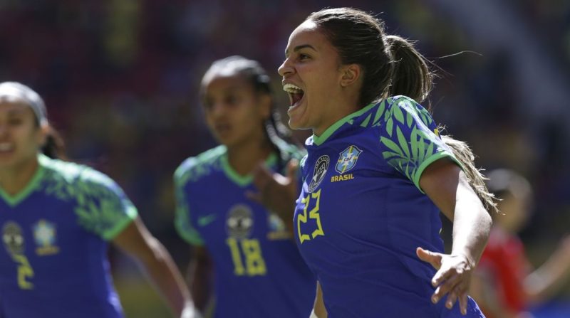 Seleção feminina goleia Chile em último jogo antes da Copa do Mundo