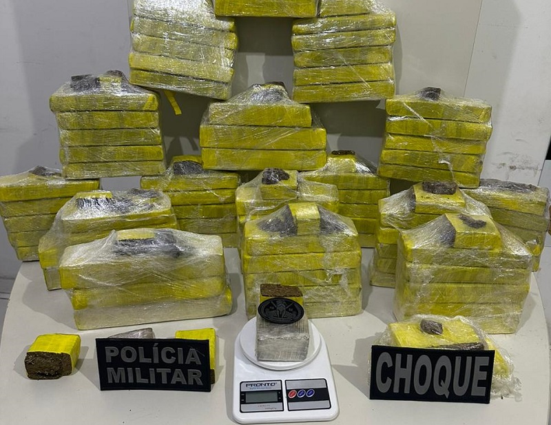 Batalhão de Choque apreende 42 kg de maconha em casa abandonada na Coroa do Meio