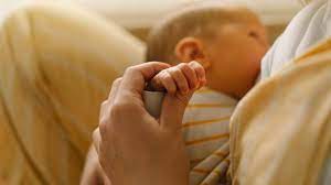 Aleitamento materno fortalece vínculo entre mãe e bebê