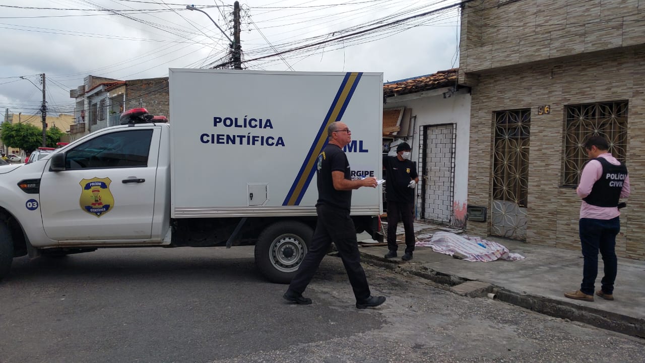 Homem é assassinado a tiros e amigo fica ferido em Aracaju