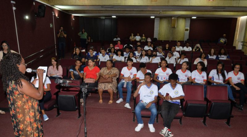 Seduc promove roda de conversa ‘Discutindo o racismo no cotidiano escolar’