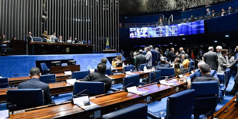 Senado aprova MP que aumenta salário mínimo e amplia isenção do IR
