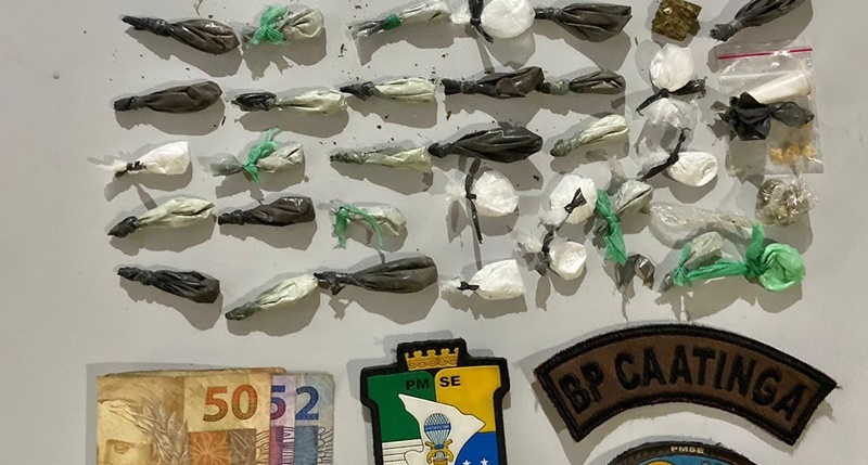 Polícia apreende vários papelotes de cocaína e dinheiro em espécie