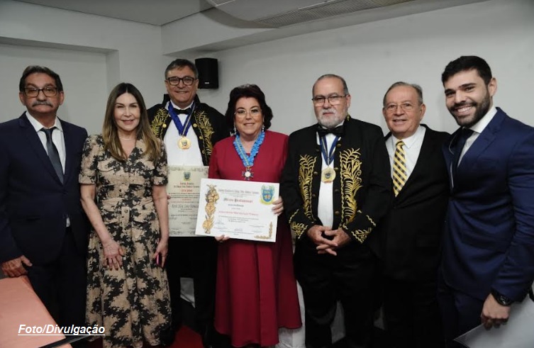 Professora Josevanda Franco recebe Comenda da Academia Brasileira de Ciências, Artes, História e Literatura em João Pessoa