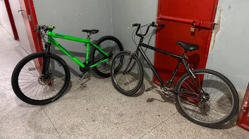 Polícia prendeu dois homens por roubo à pessoa na Coroa do Meio