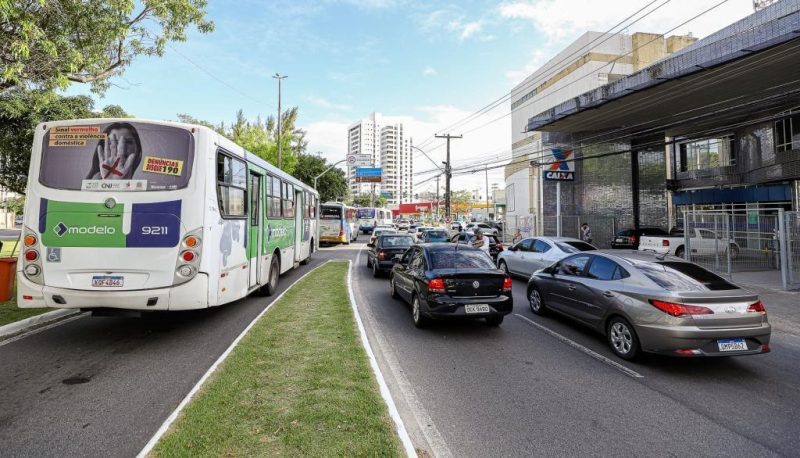 Condutor que desrespeitar regras dos corredores de ônibus cometerá infração gravíssima