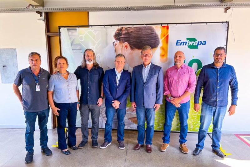 Laércio reafirma apoio para a pesquisa e inovação durante visita à Embrapa