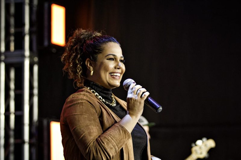 Eliana Ribeiro vai fazer show em Aracaju neste sábado, 16