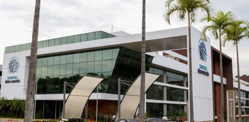 Lula passa por cirurgia no quadril em hospital de Brasília