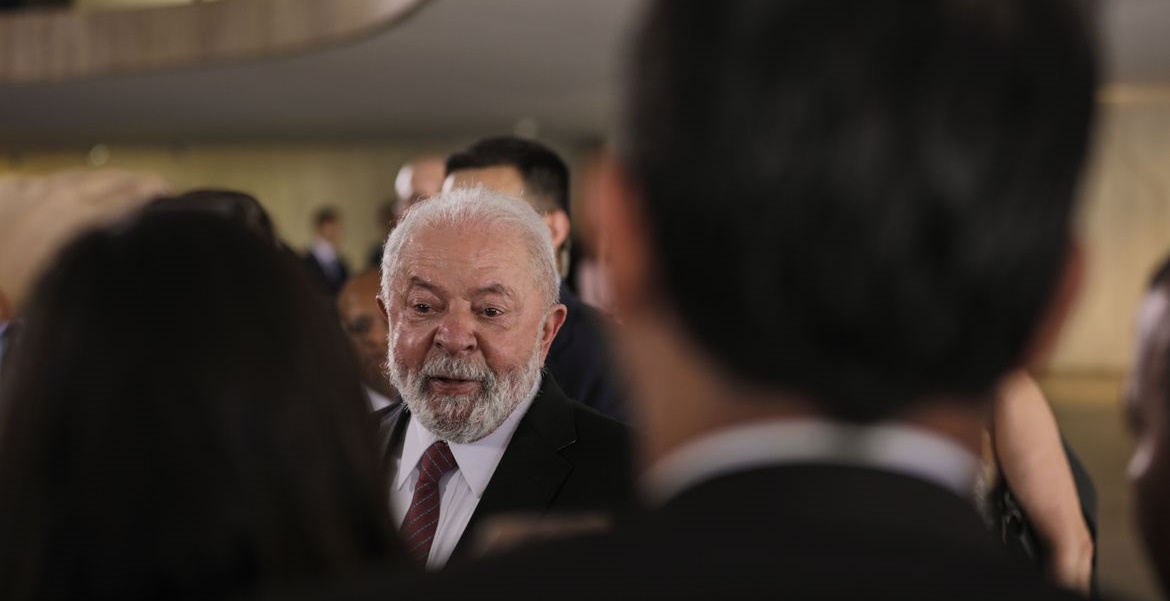 Após cirurgia, Lula vai despachar do Alvorada por 4 semanas