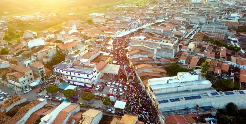 Samyra Show arrasta multidão na Festa do Vaqueiro em Porto da Folha