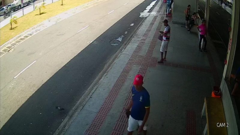 Dupla é presa suspeita por furto de celular