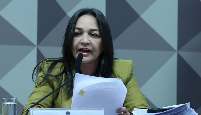 Relatora pede indiciamento de Bolsonaro e mais 60 golpistas