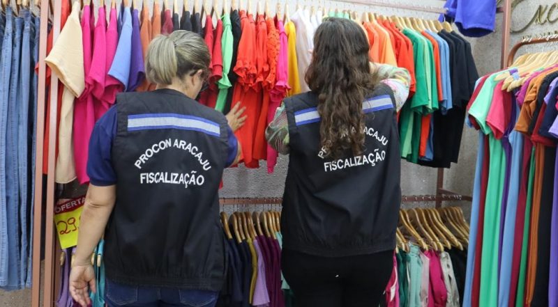 Procon Aracaju realiza fiscalização preventiva para a Black Friday