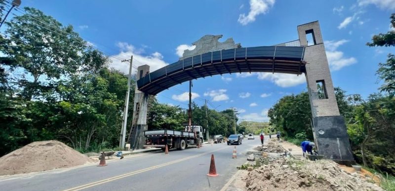 Prefeitura de São Cristóvão realiza reforma do Pórtico de Entrada na BR 101