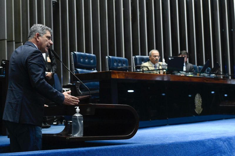 Rogério Carvalho cobra cumprimento do piso salarial da Enfermagem  e respeito aos servidores da FHS