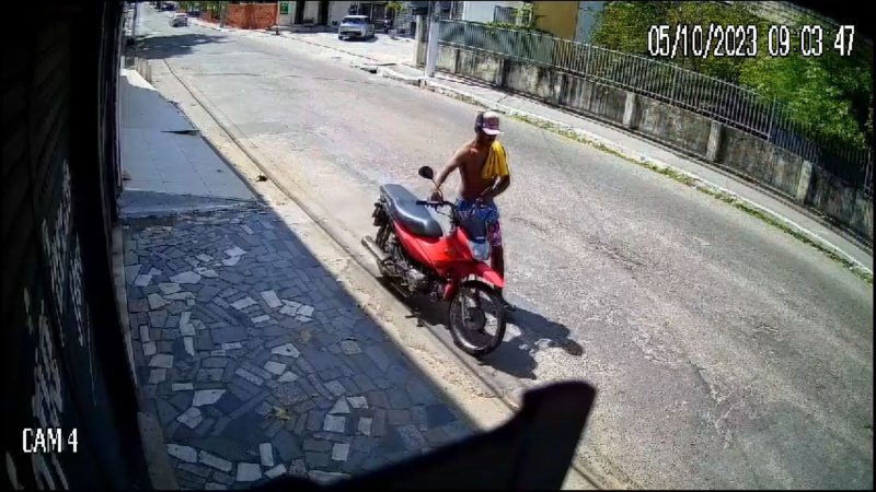 Polícia procura por suspeito de furto de motocicleta em Aracaju