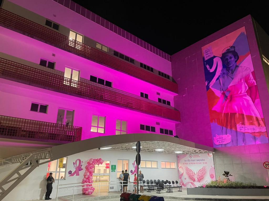 Prefeitura de Aracaju integra iluminação especial do “Outubro Rosa”
