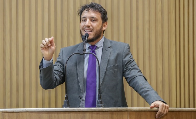 “Aracaju está há 13 anos sem concurso público na Educação”, denuncia o vereador Camilo Daniel