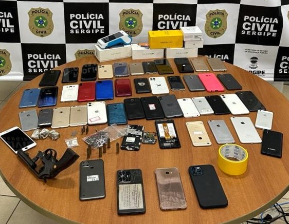 Polícia prende investigado e apreende 32 celulares furtados, drogas e arma no Mercado Albano Franco