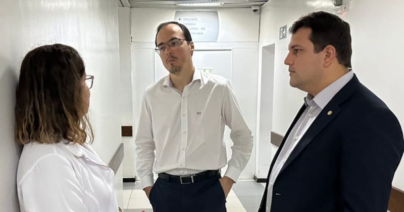 Deputados fazem fiscalização no setor de Oncologia do Huse