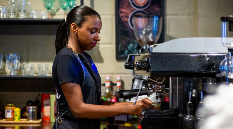 Governo do Estado já viabilizou a contratação de 800 pessoas por meio do NAT neste ano