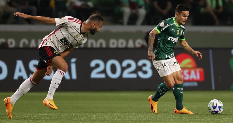 Palmeiras enfrenta Flamengo mirando a liderança do Brasileiro