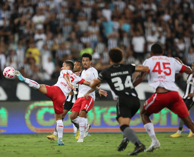 Botafogo tenta retomar ponta do Brasileiro diante do Bragantino