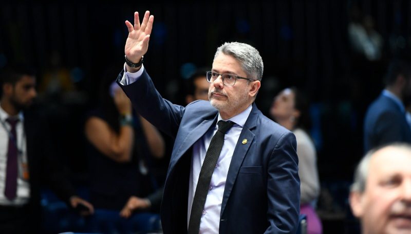 Alessandro Vieira vota favorável a PL que compensa perdas de arrecadação dos estados e municípios