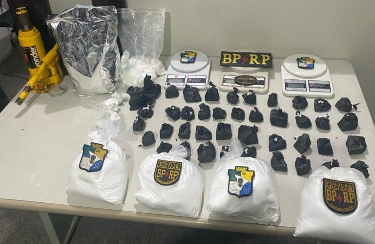 Radiopatrulha fecha laboratório de cocaína em condomínio