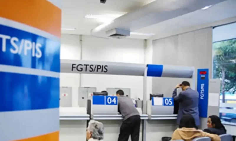 Trabalhadores podem sacar abono salarial do PIS/Pasep até quinta-feira, 28