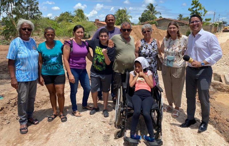 Ricardo Marques comemora obra de pavimentação na rua do Ciras: “Cobramos muito”