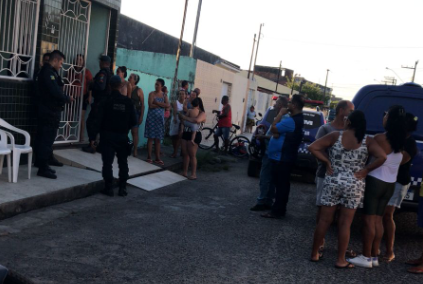 Homem é assassinado a facadas dentro de casa no Marcos Freire 2 em Socorro- SE