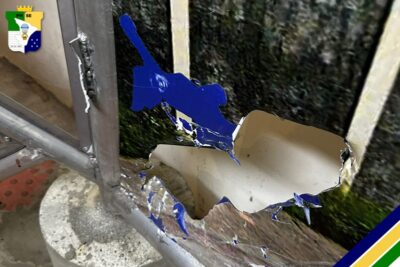 Suspeitos de danificar um ponto de ônibus são presos