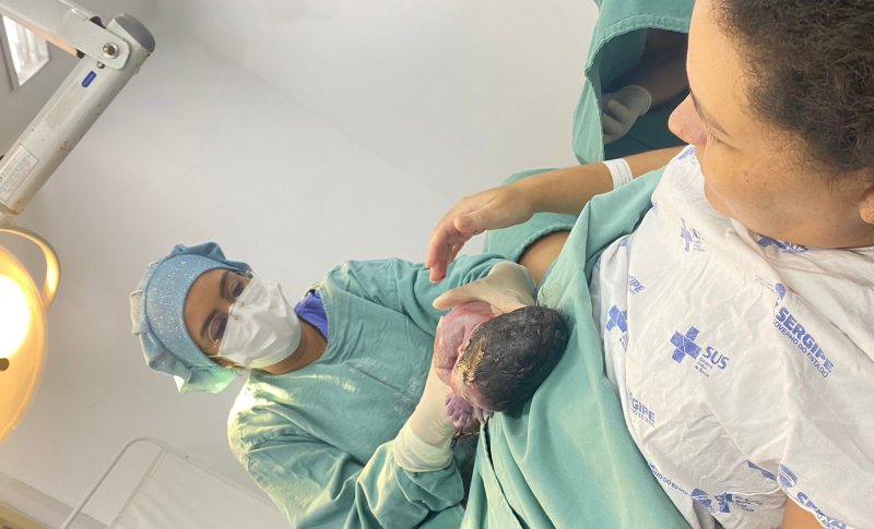 Maria Vitória é o nome da primeira bebê nascida na Maternidade Nossa Senhora de Lourdes em 2024