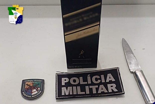 Polícia prende homem invadiu loja de conveniência para roubar whisky
