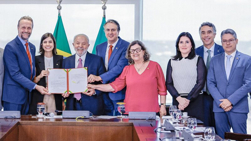 Alessandro Vieira que garante apoio à saúde mental na comunidade escolar