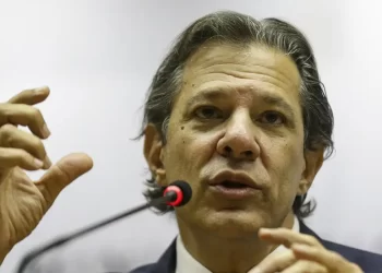 Fernando Haddad testa positivo para covid-19